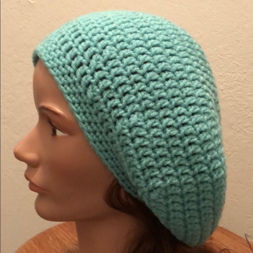 Slouchy hat color sea foam green